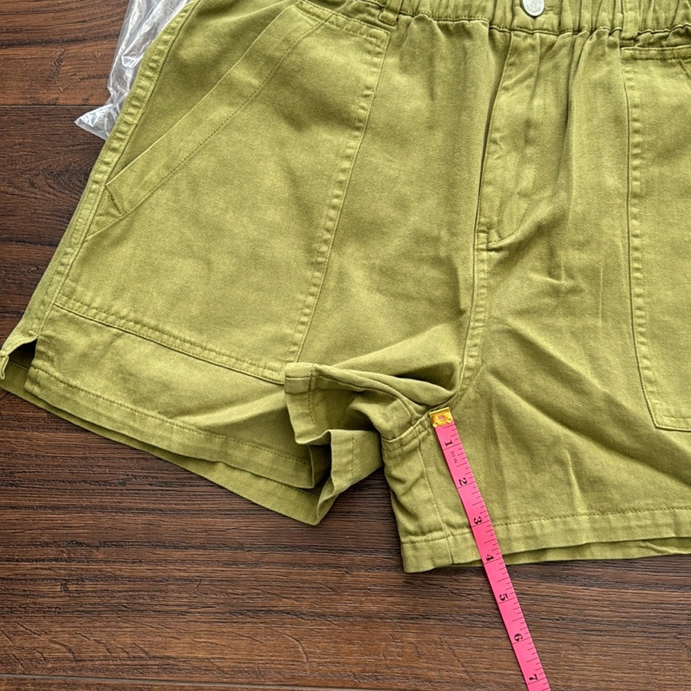 Blank NYC NWT Out of Office High Waisted Olive Green Shorts in 100% Cotton. - Picture 7 of 10
